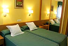Single beds in Palas de Rei hotel