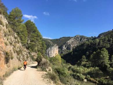 cycling along the stunning Serpis river cannyon
