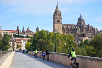 Cyclist arrives to Salamanca